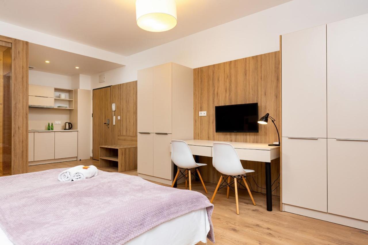Wolska Residence Apartments With Parking By Noclegi Renters Warszawa Eksteriør billede