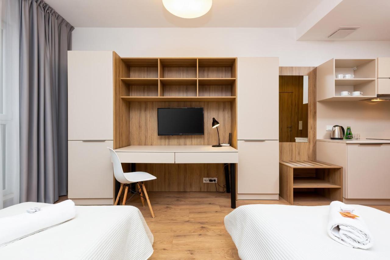 Wolska Residence Apartments With Parking By Noclegi Renters Warszawa Eksteriør billede