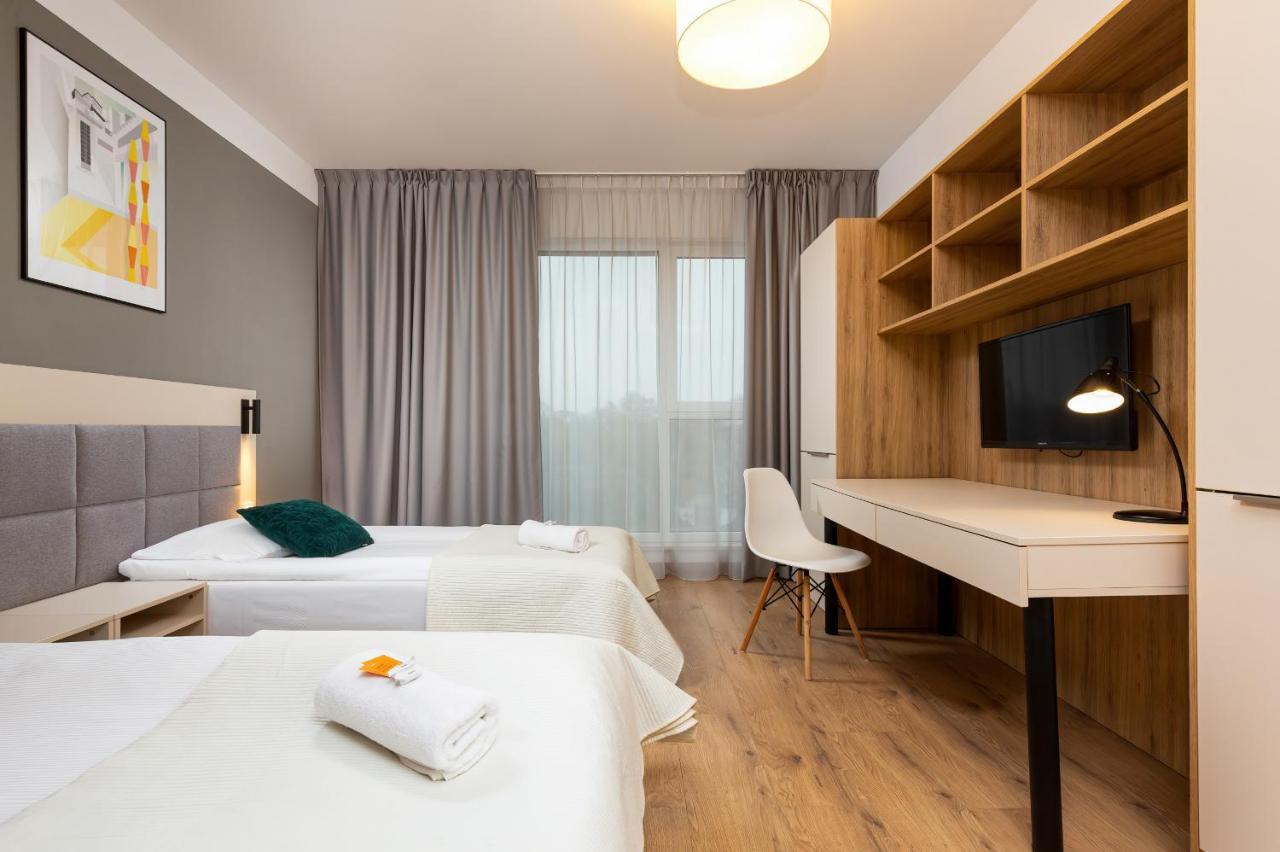 Wolska Residence Apartments With Parking By Noclegi Renters Warszawa Eksteriør billede